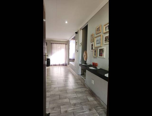 3 BEDROOM HOUSE FOR SALE IN SECUNDA CENTRAL